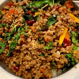 ผัดกะเพราเนื้อสับ เป็นกับข้าวเพียว