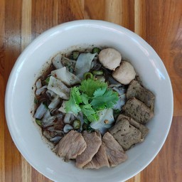 เส้นใหญ่เนื้อ-น้ำ