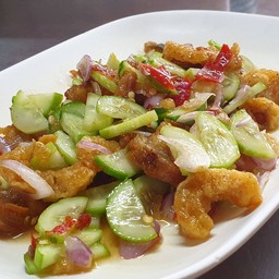 ยำหมูกรอบ