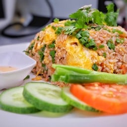 ข้าวผัดซอสมะเขือทะเล