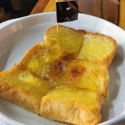 ขนมปังปิ้ง+แยมสับปะรด