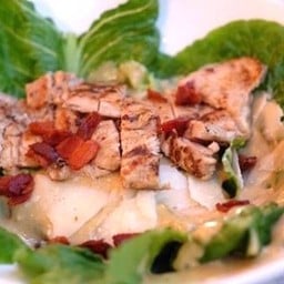 ซีซาร์สลัดกับอกไก่ย่าง