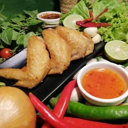 ปีกไก่ทอดน้ำปลา