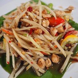 ส้มตำไทยหมูยอ