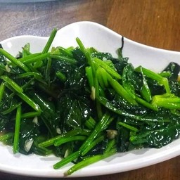 ผัดปวยเล้ง 炒菠菜