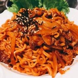Spicy Ramyeon บะหมี่แห้งผัดซอสเกาหลี