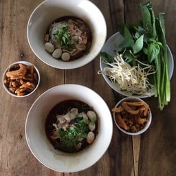 ร้านก๋วยเตี๋ยวเรือป.ประทีป By เจ้พร (ตรงข้ามซ.เรวดี61)