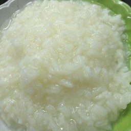 ข้าวต้มกุ๊ยน้ำใบเตย