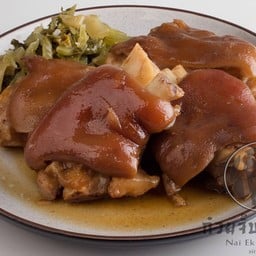 คากิพะโล้ (กลาง)