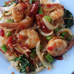 ข้าวกะเพรากุ้ง