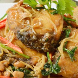 ปลากระพงผัดขิง