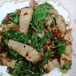 ผัดกะเพราหมูกรอบ