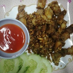 หมูกรอบทอดกระเทียม