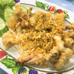 ปลาหมึกทอดกระเทียม