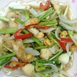 ไก่ผัดเม็ดมะม่วง