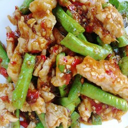 ผัดพริกแกงหมู