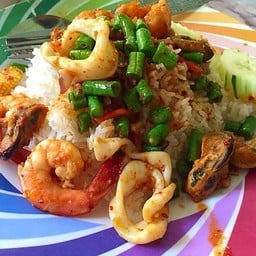 พริกแกงทะเลราดข้าว