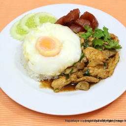ข้าวหน้าไก่+ไข่ดาว+กุนเชียง