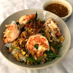 ข้าวแห้งกุ้งตัวใหญ่พร้อมน้ำจิ้มรสเด็ด