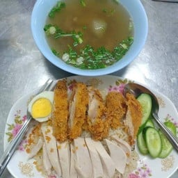 ข้าวมันไก่ผสมต้มทอดพิเศษ
