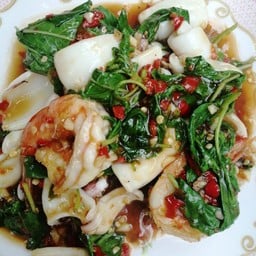 ผัดกระเพราทะเล