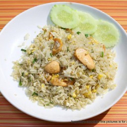 ข้าวผัดไส้กรอก