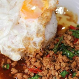 กะเพราราดข้าว