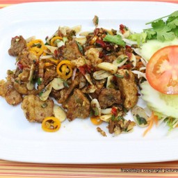 หมูกรอบผัดพริกเกลือ