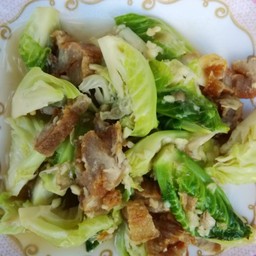 ผัดผักแขนงหมูกรอบ