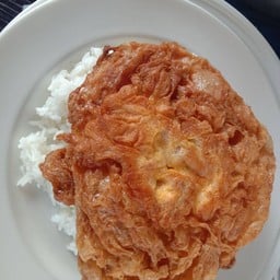 ไข่เจียวหมูสับราดข้าว