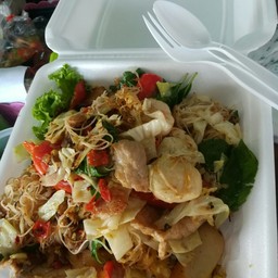 เส้นหมี่ผัดขี้เมารวมมิตรไม่ใส่ทะเล