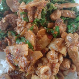 ผัดเผ็ดไก่บ้าน