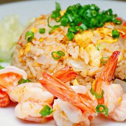 ข้าวผัดกุ้ง  หมึก ทะเล