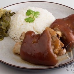 ข้าวคากิพะโล้ (กลาง)