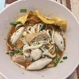 ก๋วยเตี๋ยวลูกชิ้นปลาต้มยำ