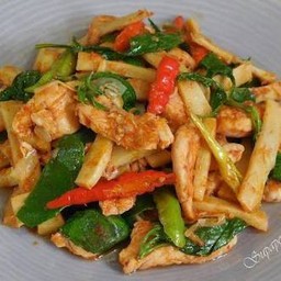 ข้าว  ผัดพริกแกงหน่อไม้