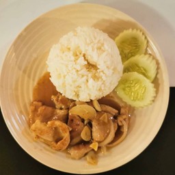 ข้าวราดผัดน้ำมันหอย