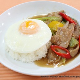 ข้าวผัดพริกหยวกหมู