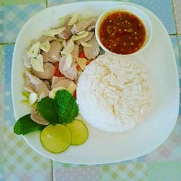 หมูหรือหมึกมะนาวราดข้าว