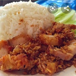 หมูกรอบทอดราดข้าว