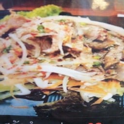 สลัดยำหมูย่าง Salad spicy pork steak