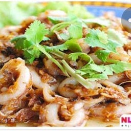 หมึกกระเทียมราดข้าว