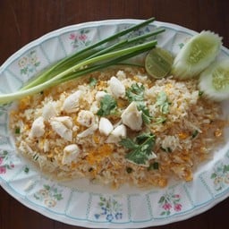ข้าวผัดเนื้อปูม้าก้อน (จานกลาง)