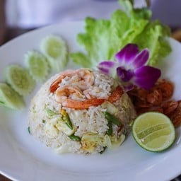 ข้าวผัดพริกขี้หนูกุ้งสด
