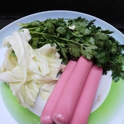 ชบาลูกชิ้นทอด น้ำจิ้มรสเด็ด