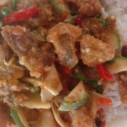 ผัดฉ่าหมูกรอบ