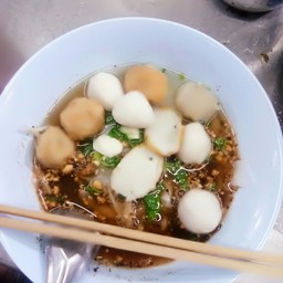 ต้มยำลูกชิ้นปลารวมรสเยี่ยม