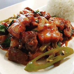 ข้าวพริกเผาหมูกรอบ