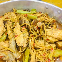 ไก่ผัดขิง