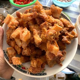 สามชั้นทอดน้ำปลา